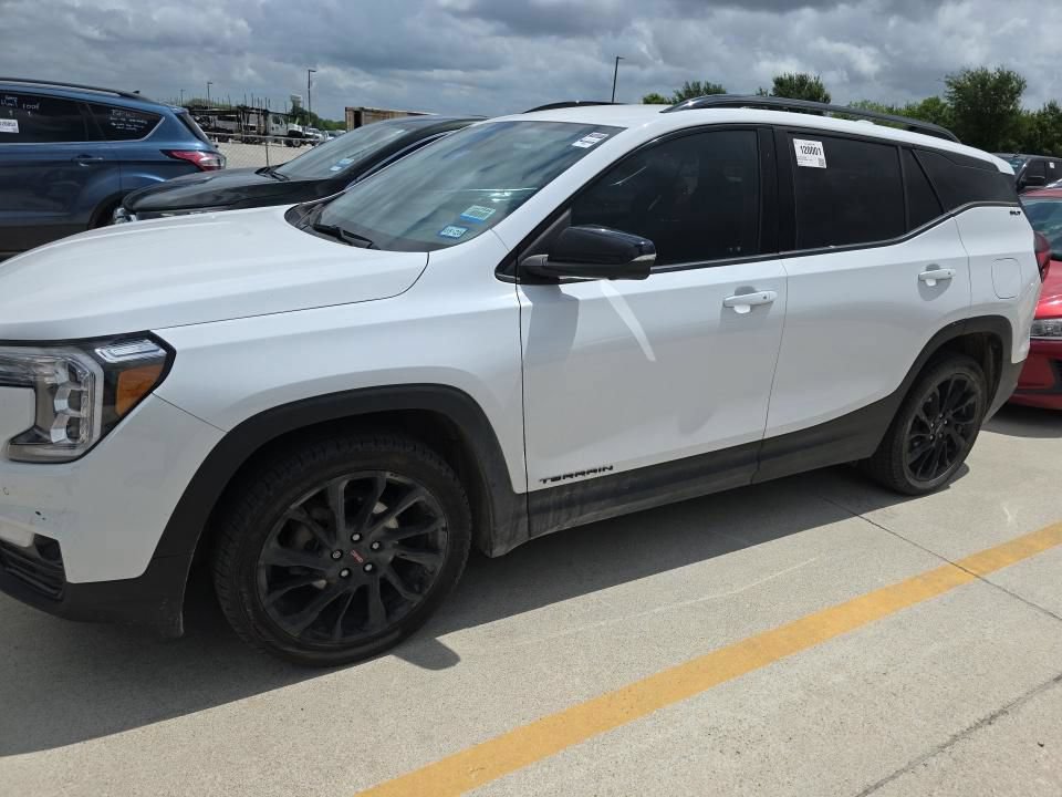 Used 2023 GMC Terrain SLT w/ Tech Package FWD image 13