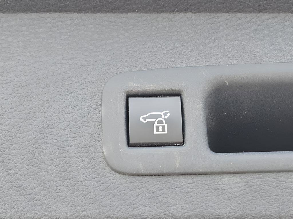 Used 2025 Toyota Sienna XSE w/ XSE Premium Package AWD/4WD image 33
