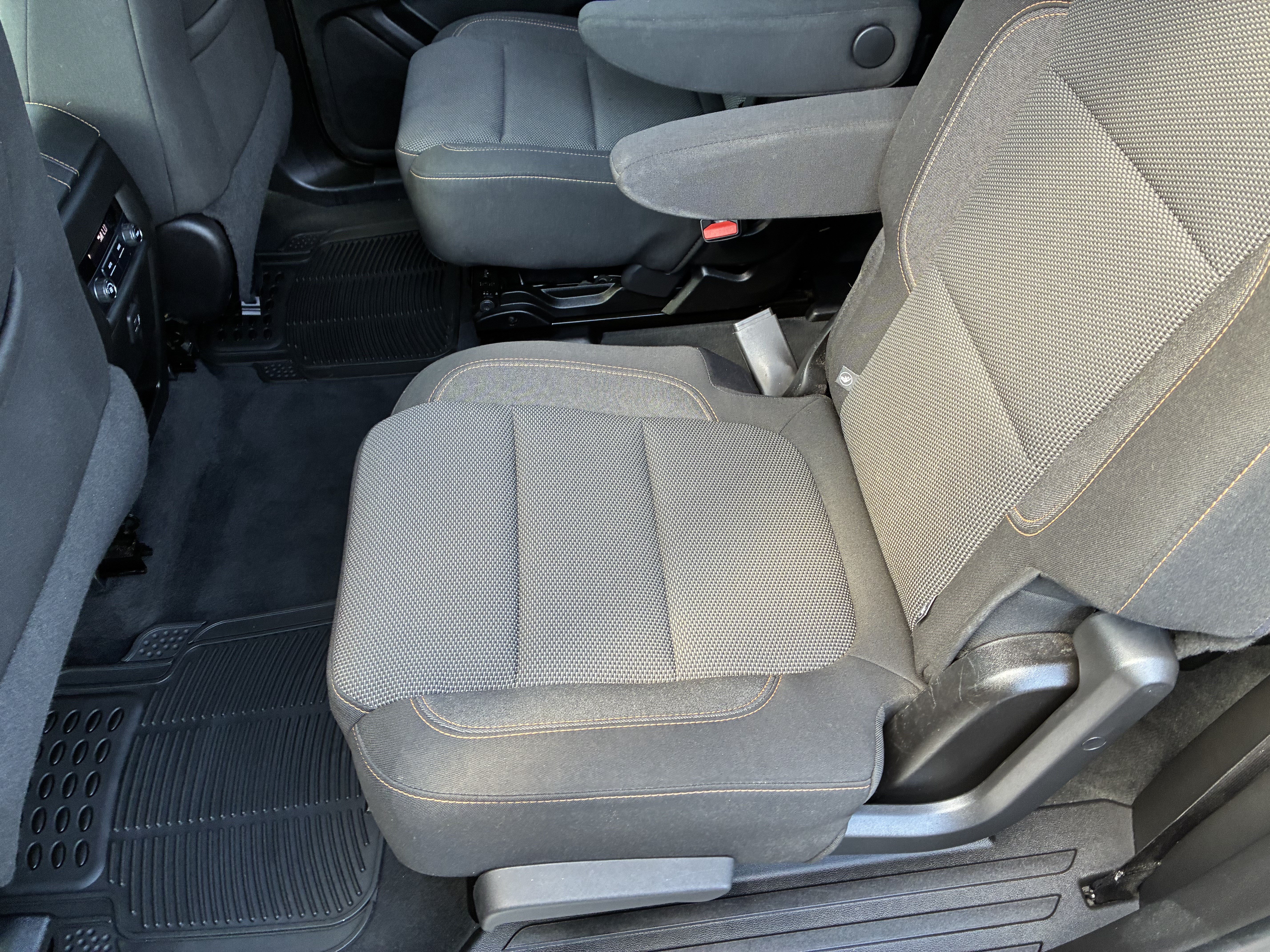 Used 2019 Chevrolet Traverse LT FWD image 15