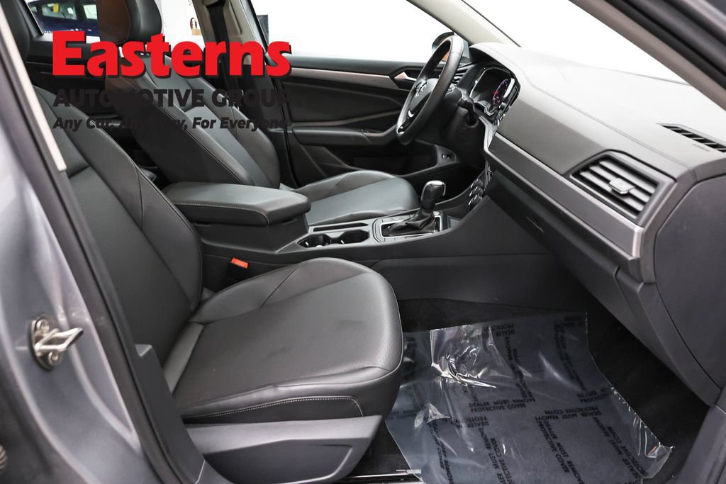 Used 2020 Volkswagen Jetta SE w/ SE Cold Weather Package FWD image 24