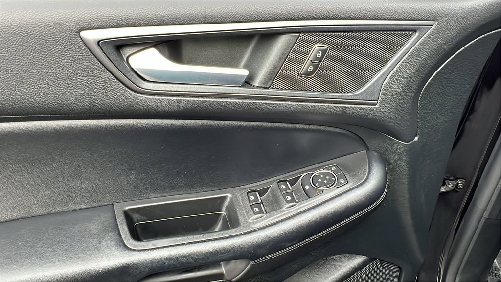 Used 2022 Ford Edge SE w/ Black Appearance Package image 15