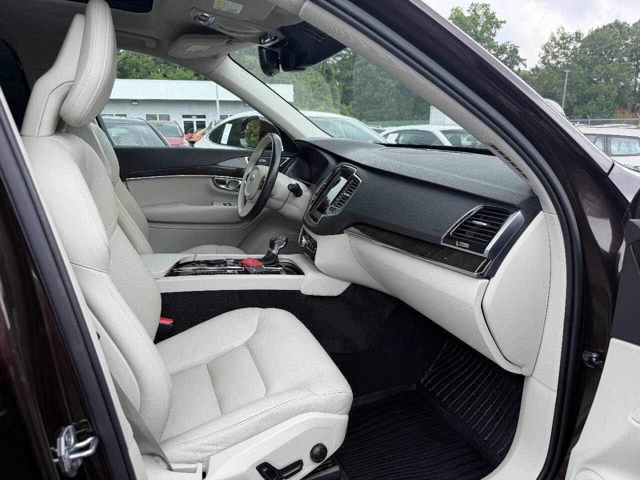 Used 2018 Volvo XC90 T6 Momentum w/ Convenience Package AWD/4WD image 13