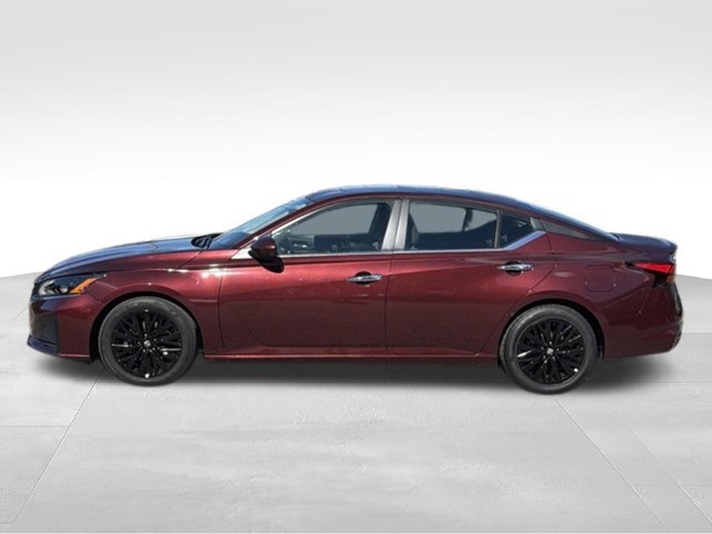 Used 2025 Nissan Altima 2.5 SV w/ SV Special Edition Package FWD image 2