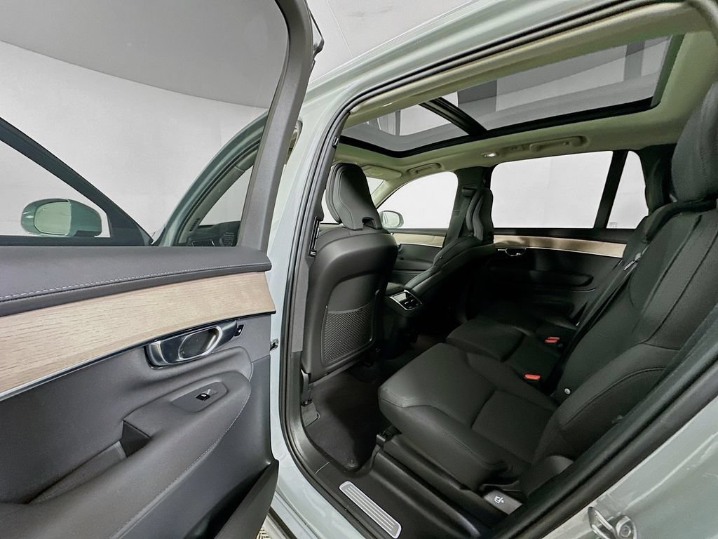 Used 2026 Volvo XC90 B5 Plus w/ Protection Package Premier AWD/4WD image 17