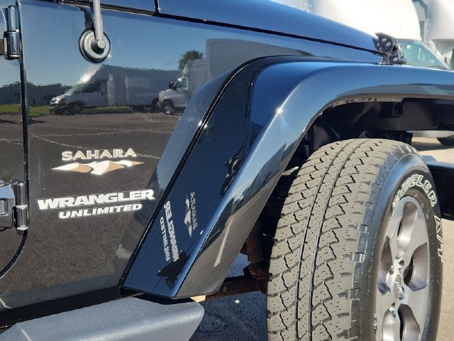 Used 2017 Jeep Wrangler Unlimited Sahara w/ Dual Top Group AWD/4WD image 19