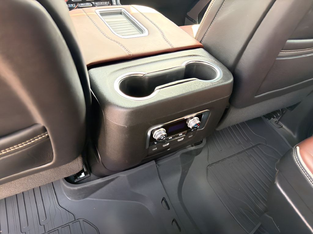 Used 2023 GMC Yukon Denali Ultimate AWD/4WD image 31