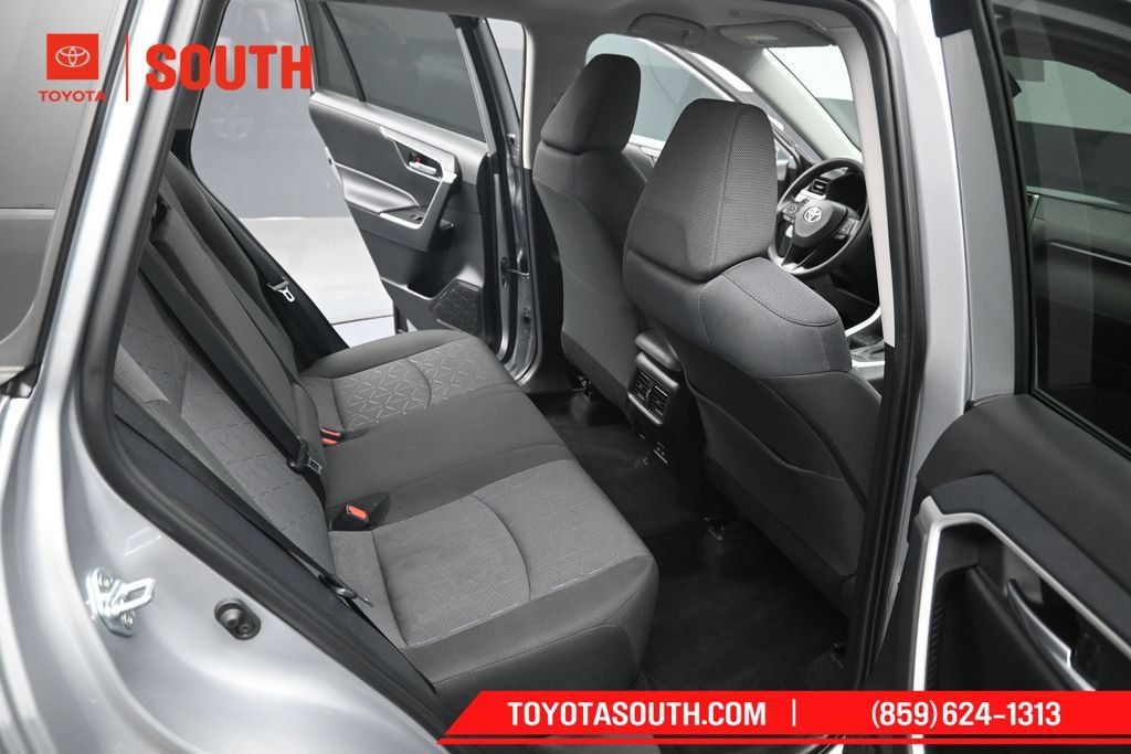 Used 2025 Toyota RAV4 XLE AWD/4WD image 29