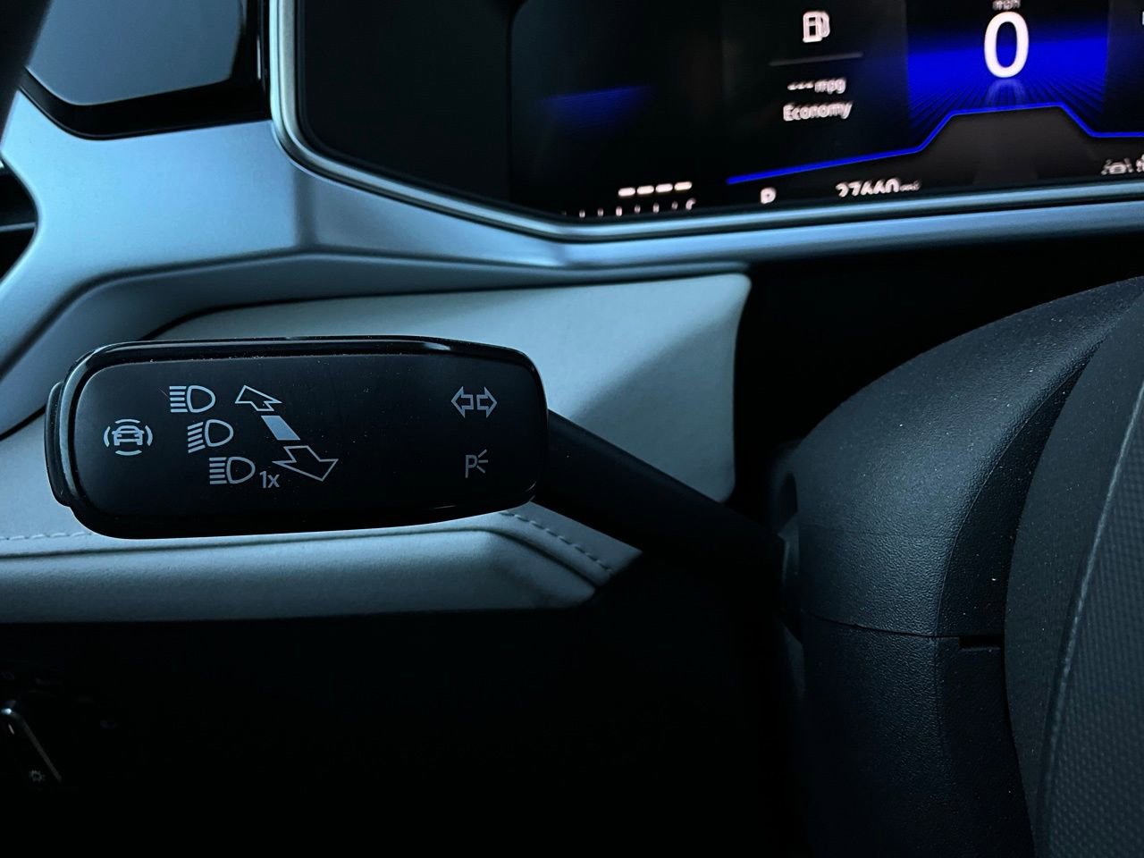 Used 2025 Volkswagen Taos SE image 37