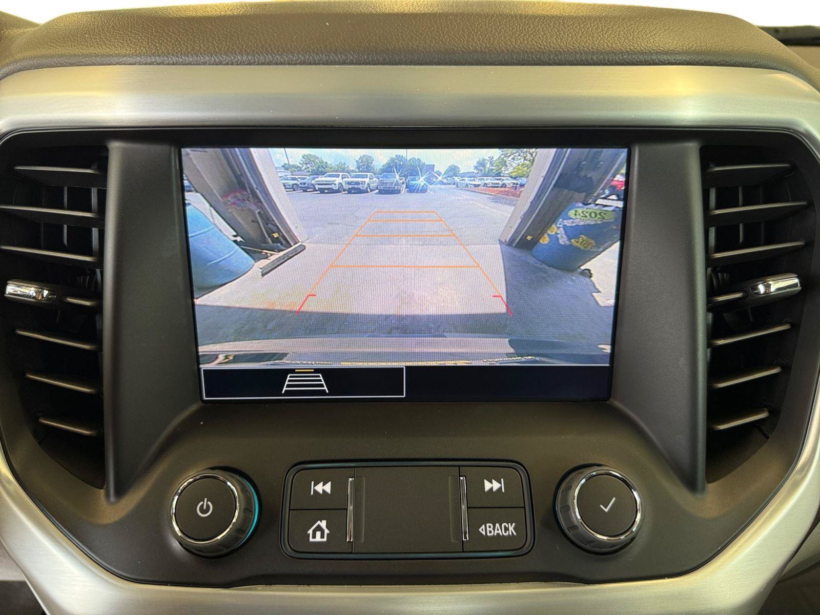 Used 2022 GMC Acadia SLE w/ LPO, Cargo Package AWD/4WD image 17