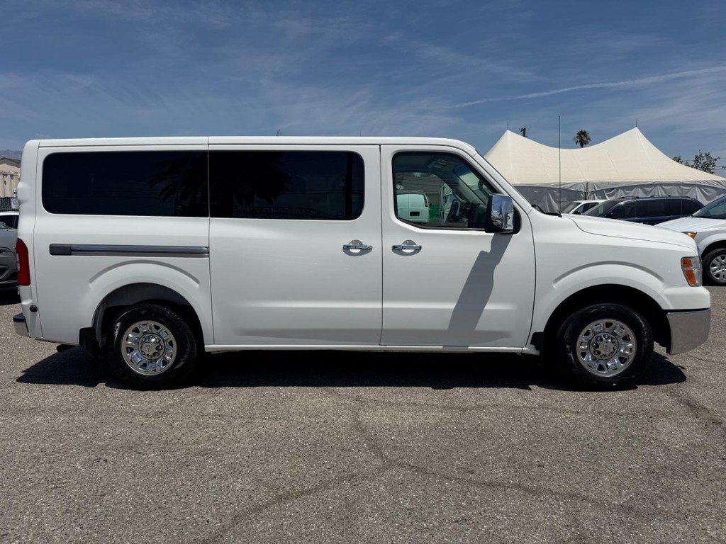 Used 2015 Nissan NV 3500 SV w/ Technology Package RWD image 4