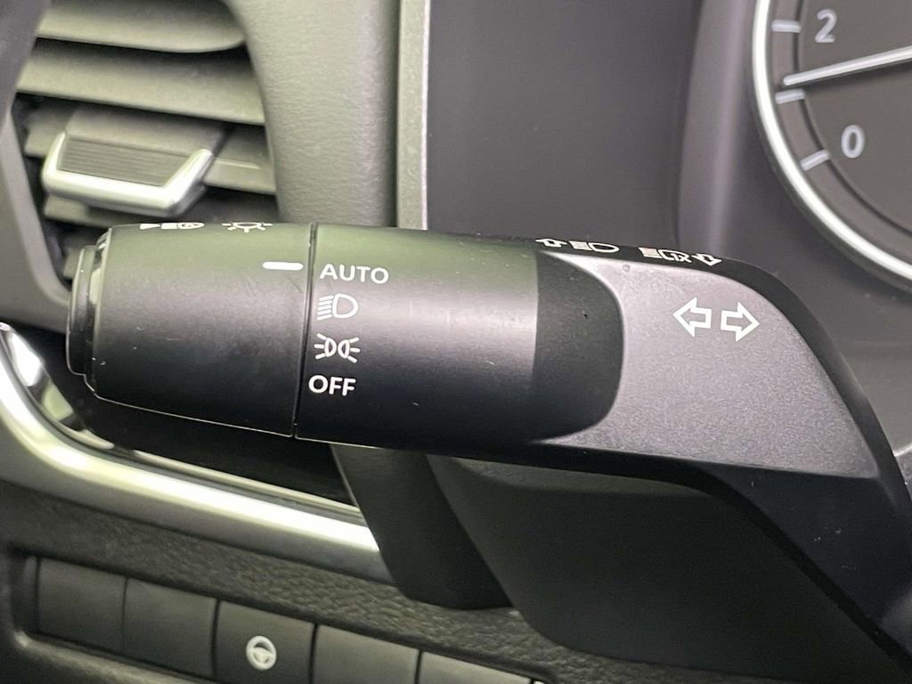 Used 2025 Nissan Rogue SV AWD/4WD image 37