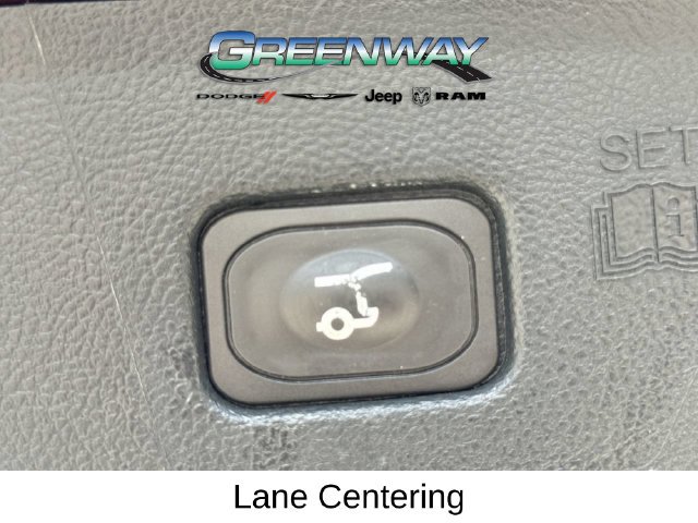 Used 2019 Ford Edge Titanium FWD image 11