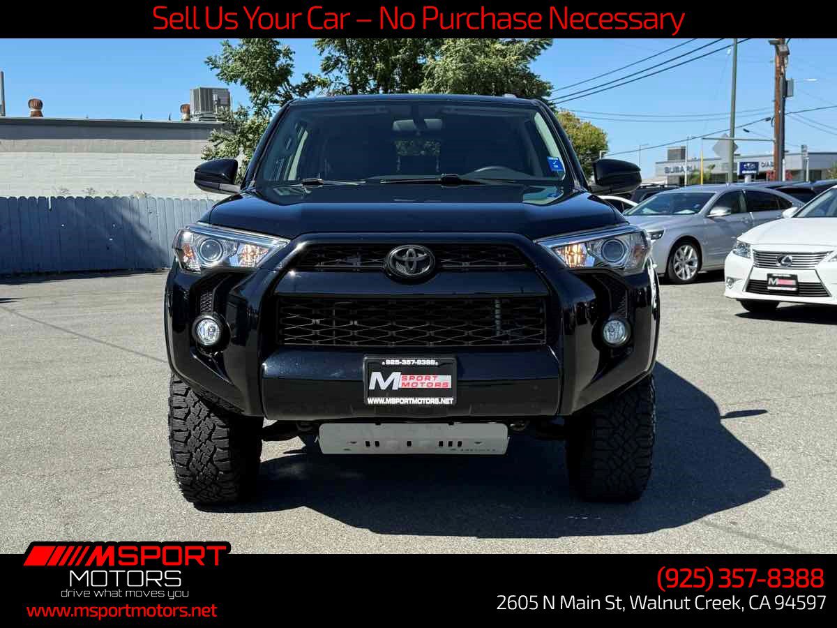 Used 2018 Toyota 4Runner SR5 AWD/4WD image 2