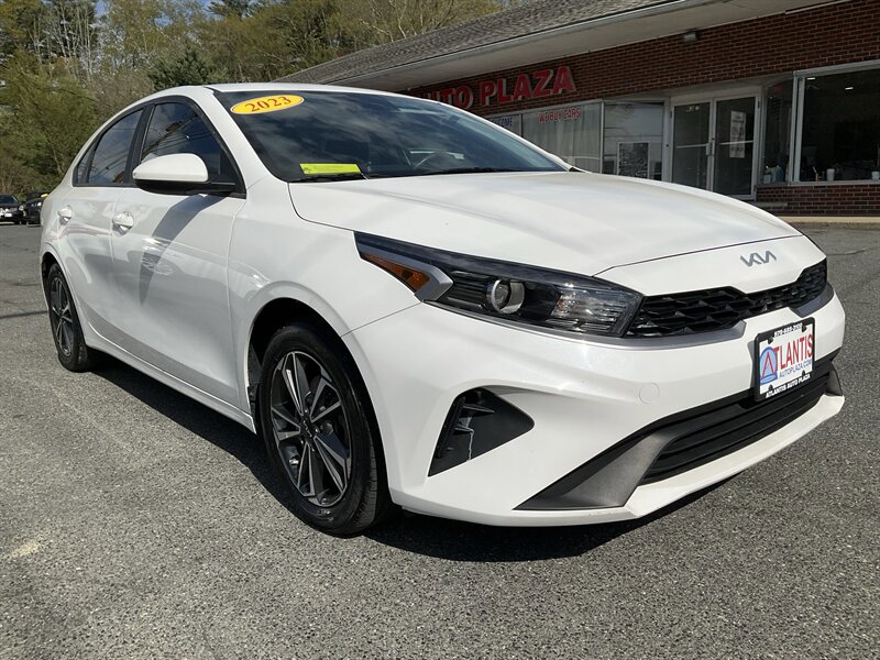 Used 2023 Kia Forte LXS FWD image 3