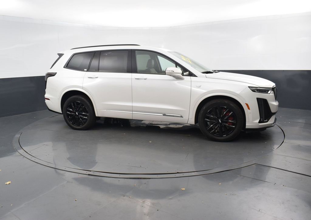 Used 2022 Cadillac XT6 Sport w/ Platinum Package image 7