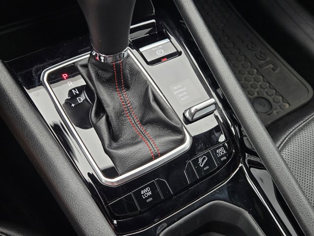 Used 2025 Jeep Compass Trailhawk w/ Trailhawk Elite Group AWD/4WD image 27