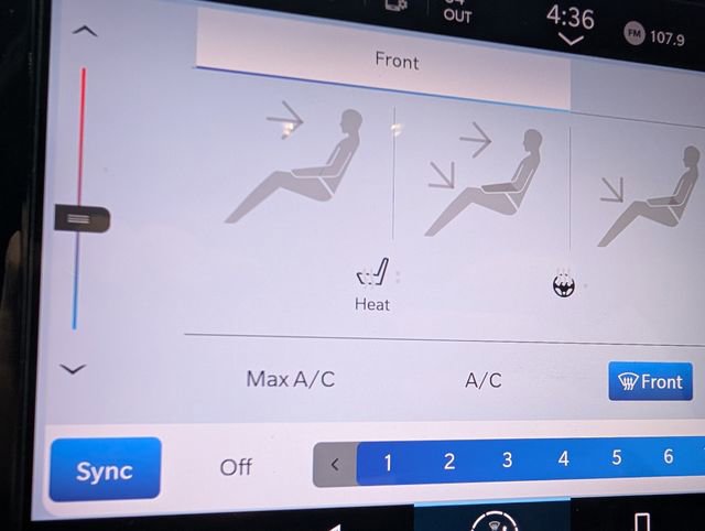 Used 2023 Chrysler Pacifica Touring image 5