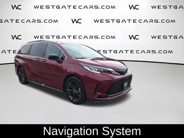 Used 2023 Toyota Sienna XSE w/ XSE Plus Package image 2