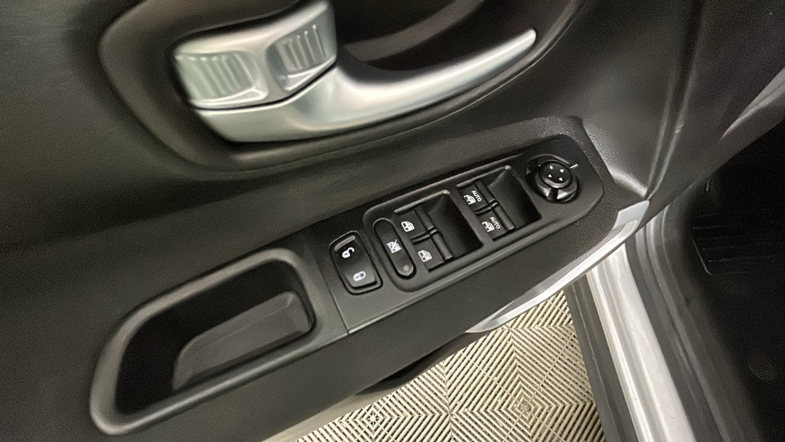 Used 2021 Jeep Renegade Sport AWD/4WD image 12