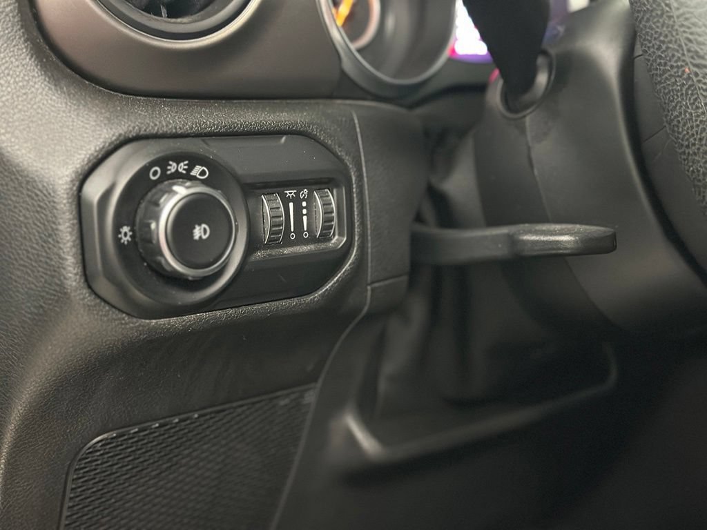 Used 2018 Jeep Wrangler Sport AWD/4WD image 18