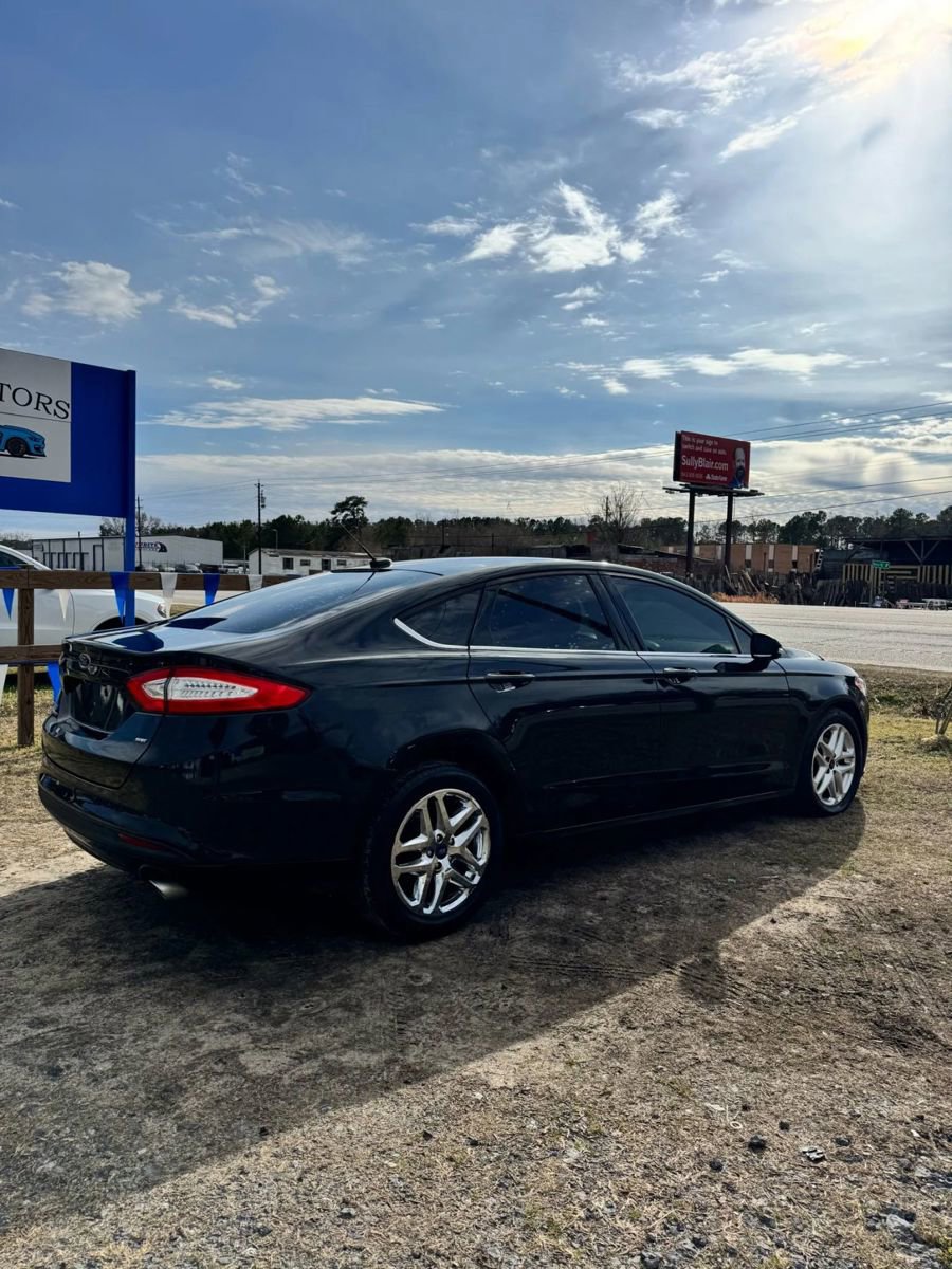 Used 2015 Ford Fusion SE FWD image 10