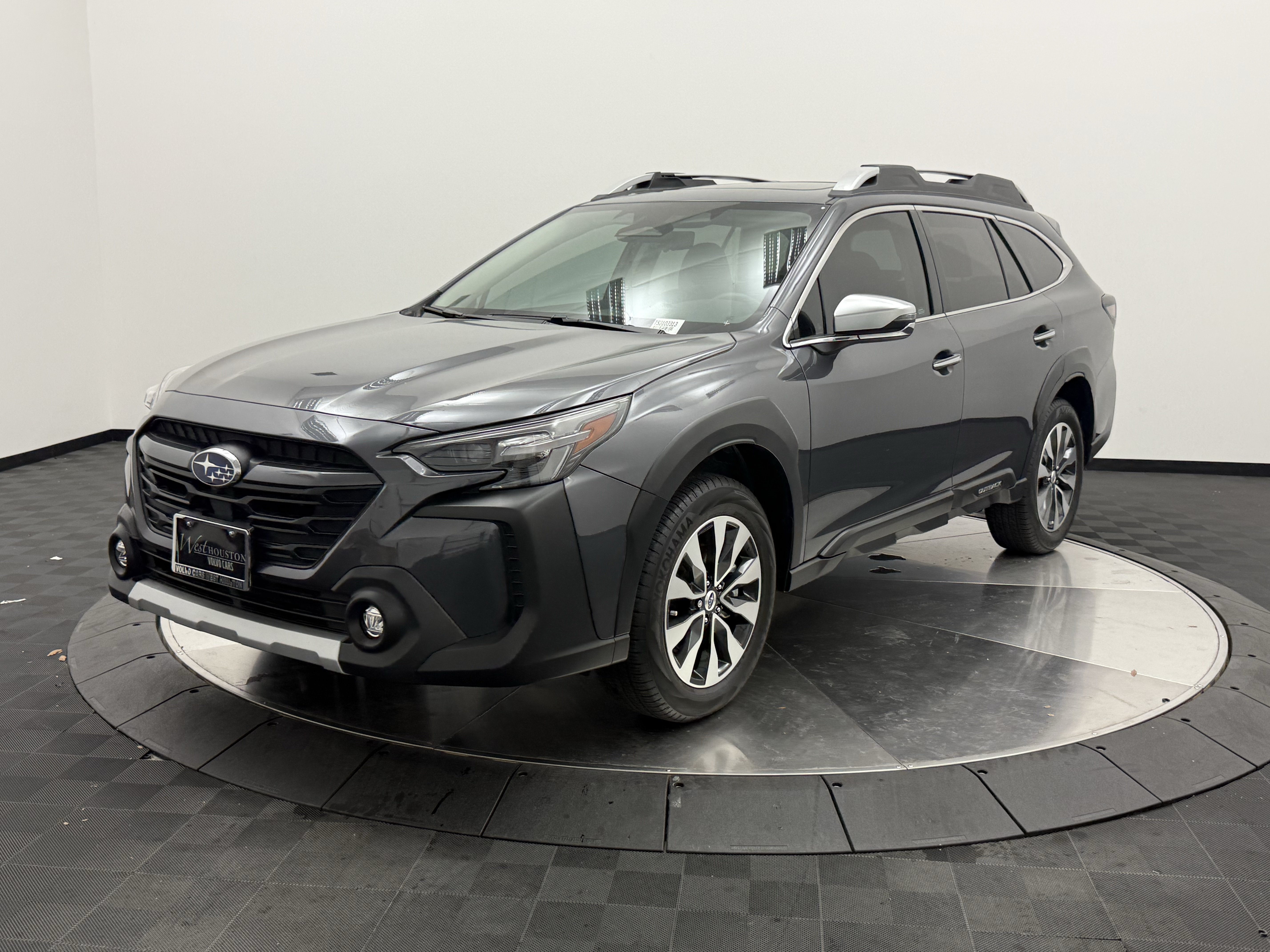 Used 2025 Subaru Outback Touring AWD/4WD image 3