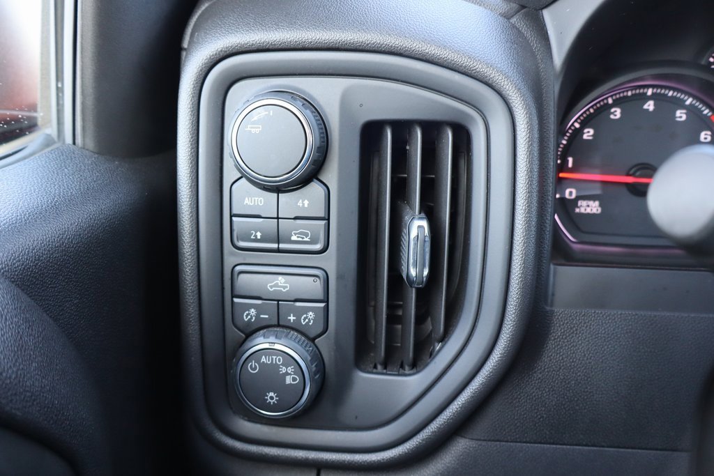 Used 2020 Chevrolet Silverado 1500 Custom w/ Custom Value Package image 8