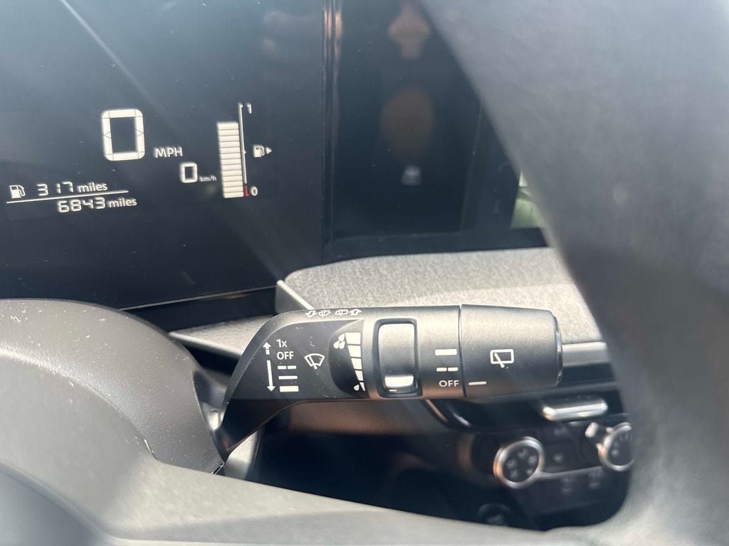 Used 2025 Nissan Kicks SV FWD image 28