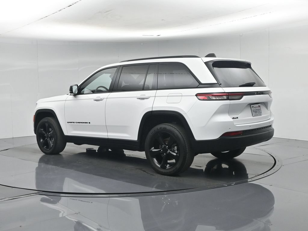 Used 2023 Jeep Grand Cherokee Laredo AWD/4WD image 7