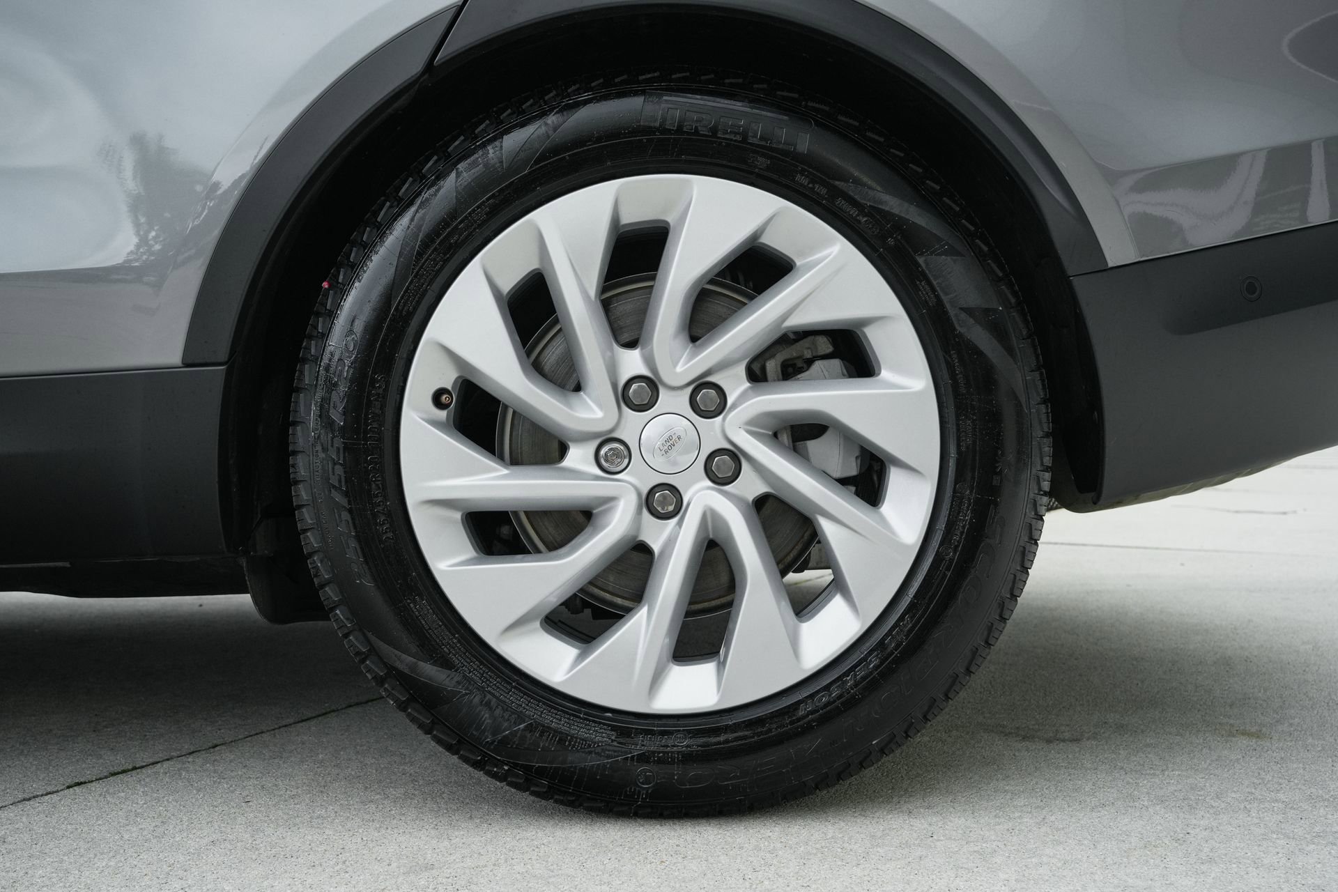 Used 2024 Land Rover Discovery S image 29