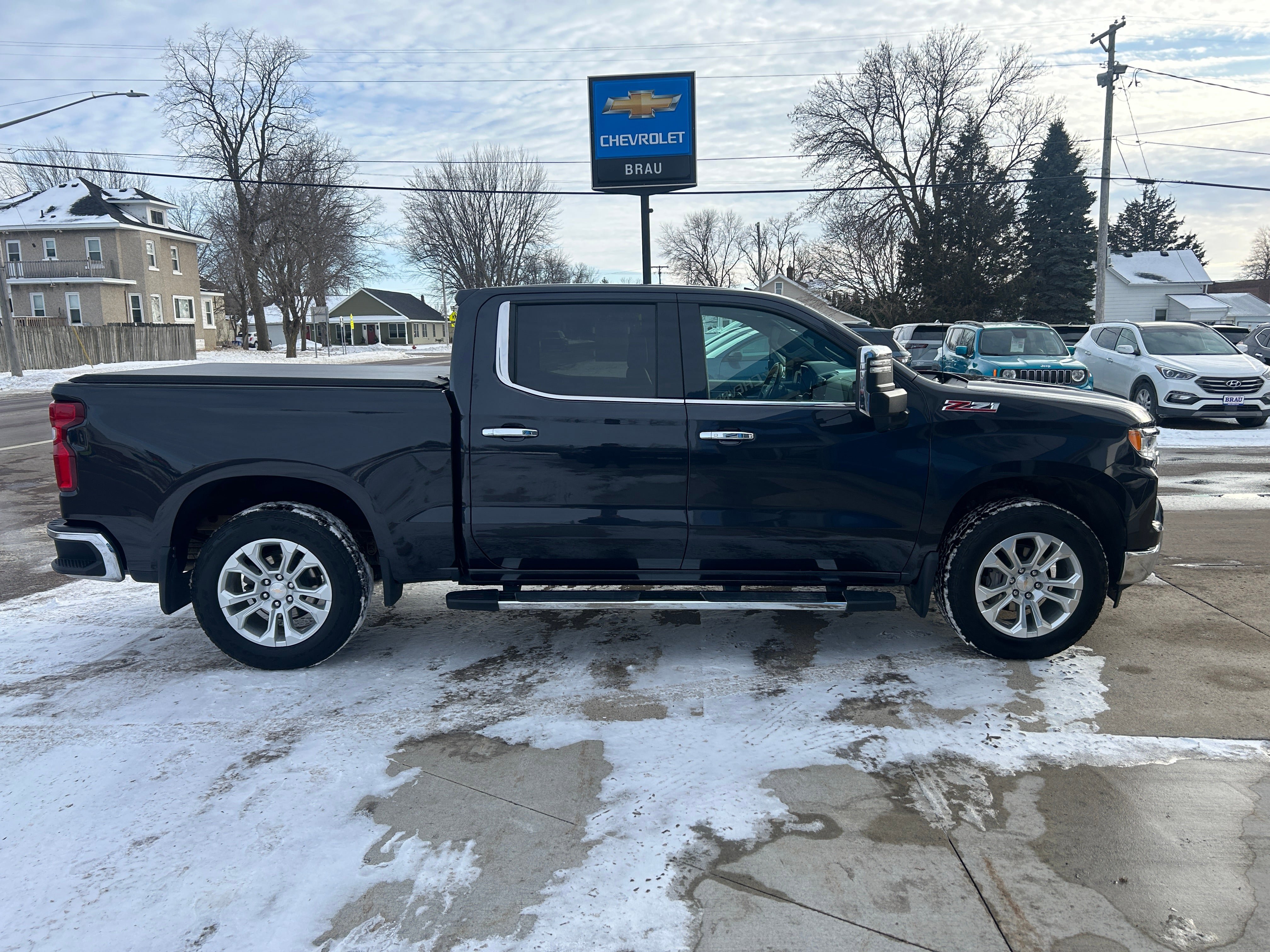 Used 2023 Chevrolet Silverado 1500 LTZ w/ LTZ Premium Package AWD/4WD image 5