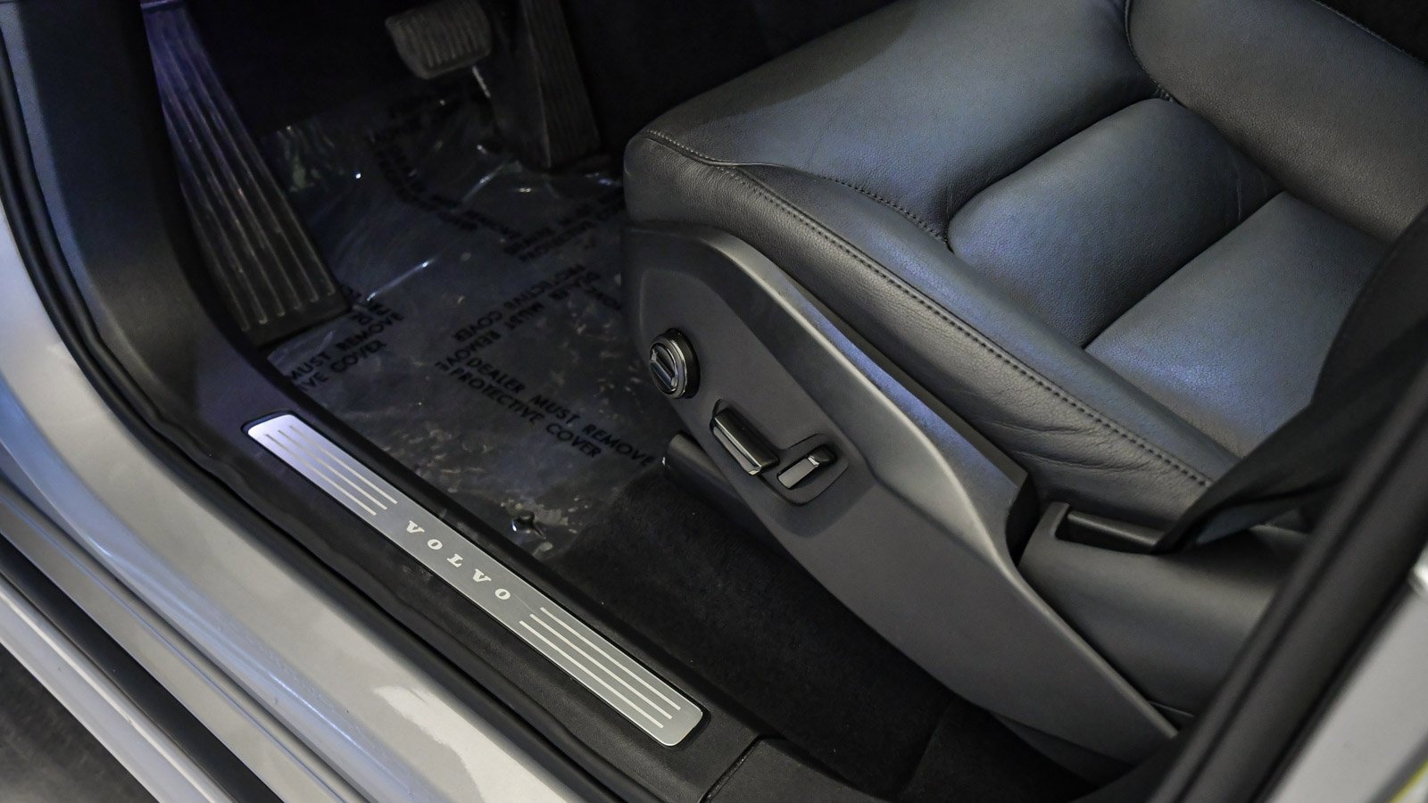 Certified 2025 Volvo XC90 B5 Core image 24