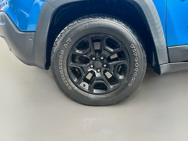 Used 2019 Jeep Cherokee Trailhawk AWD/4WD image 34
