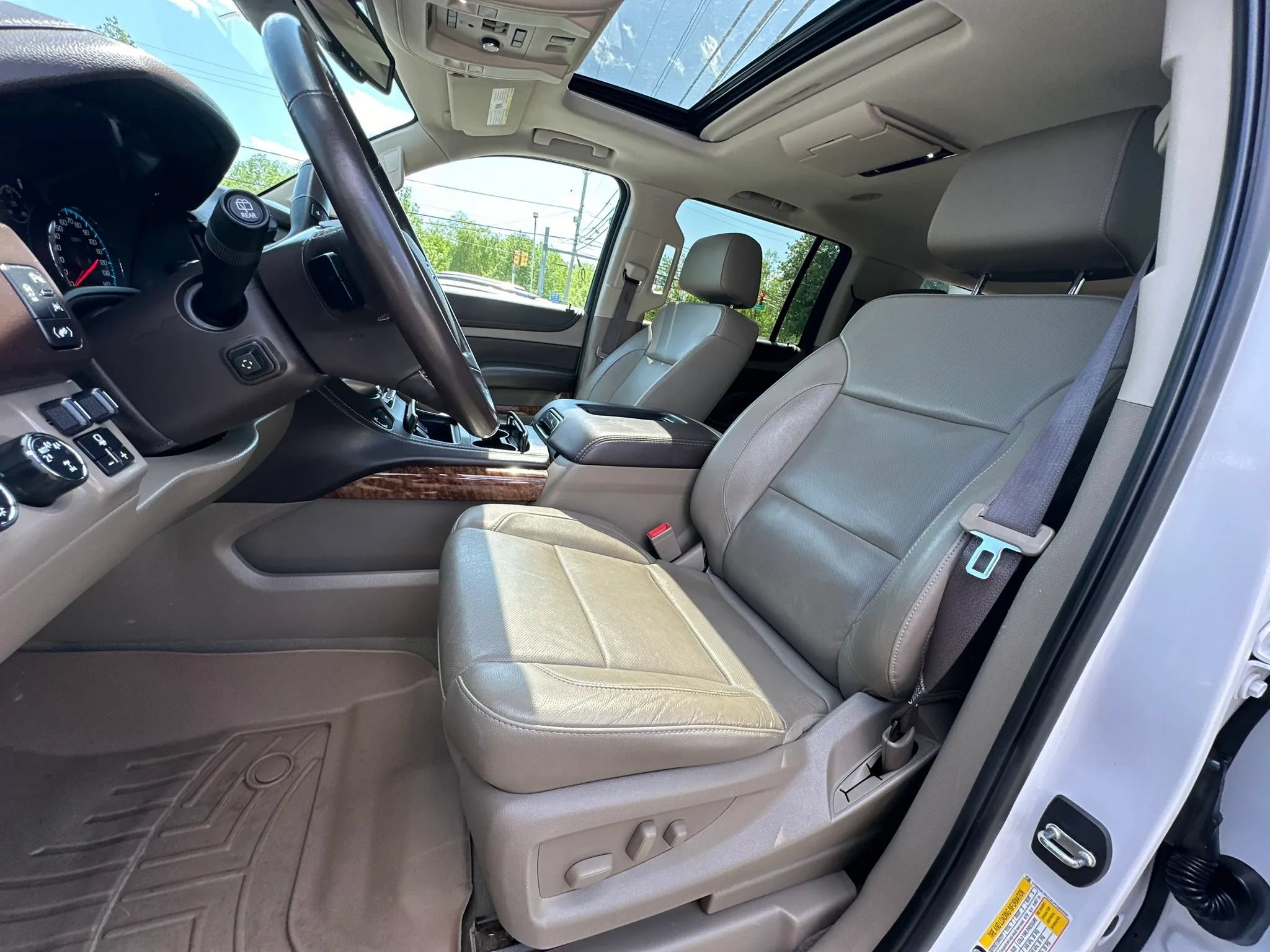 Used 2020 Chevrolet Suburban Premier AWD/4WD image 13