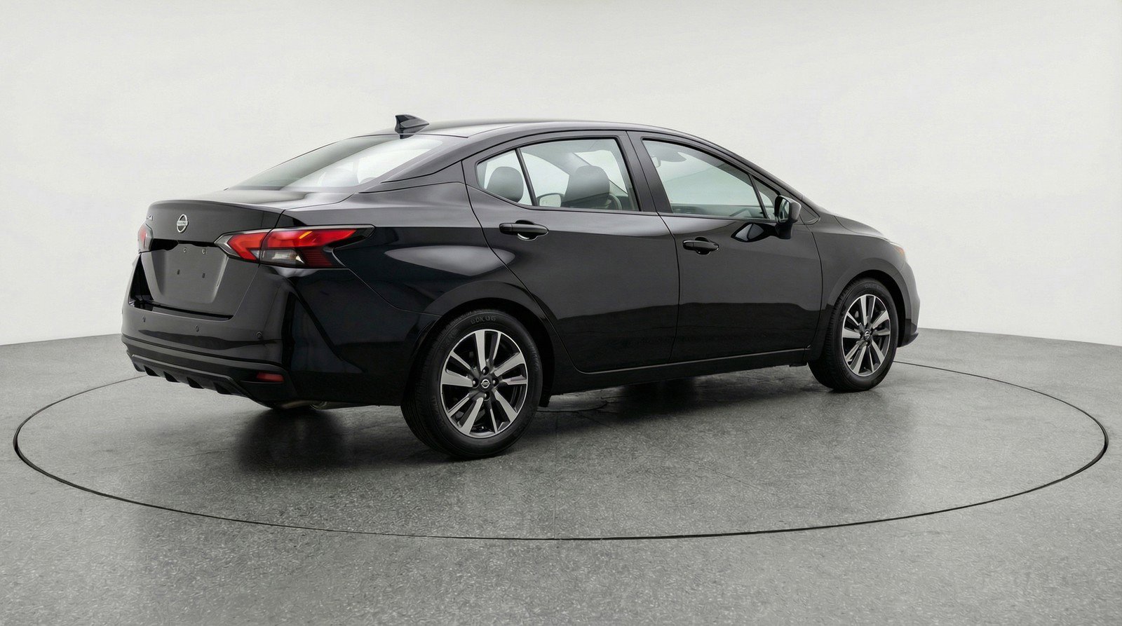 Used 2025 Nissan Versa SV FWD image 7