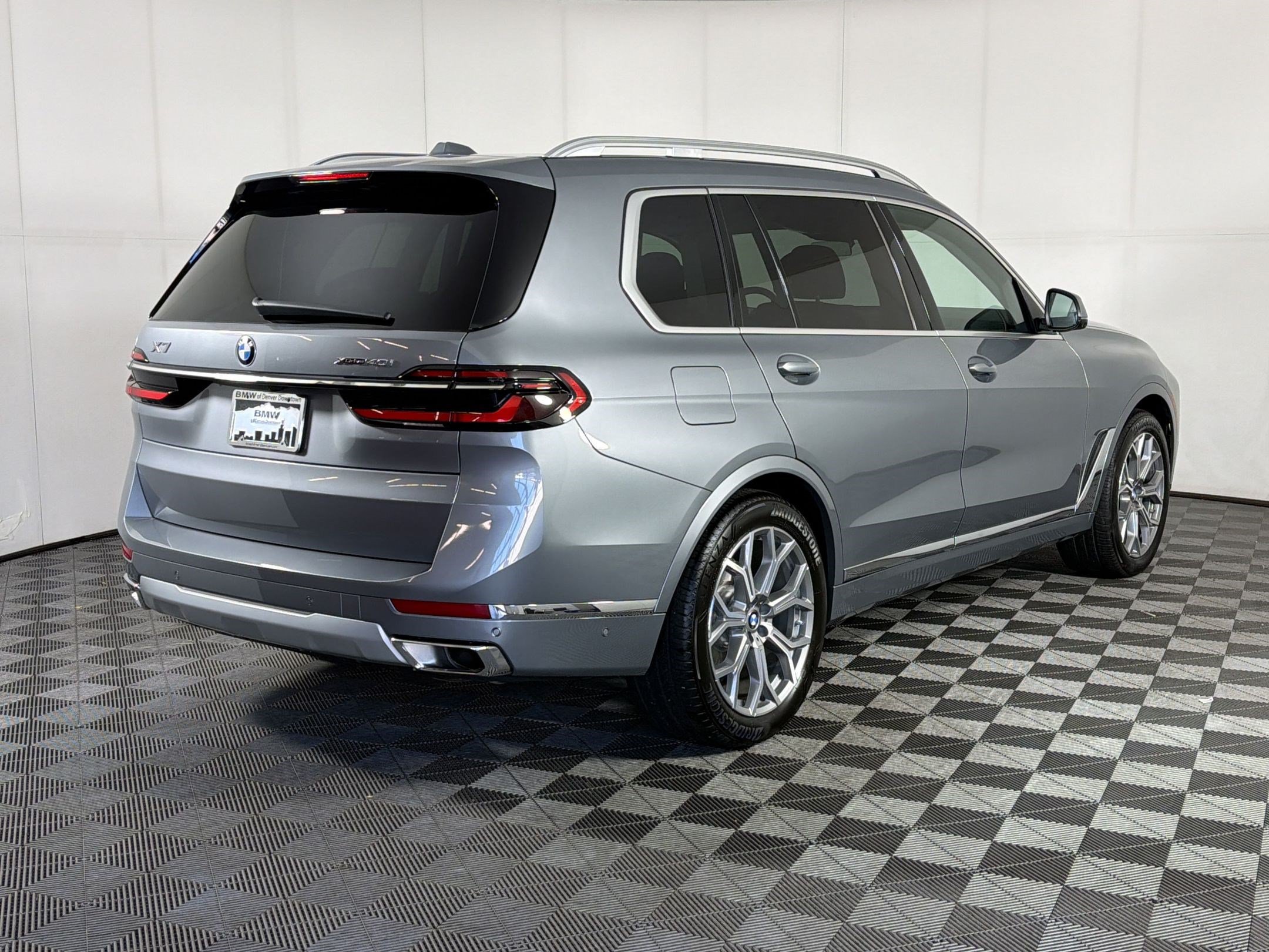 Used 2026 BMW X7 xDrive40i w/ Premium Package AWD/4WD image 9
