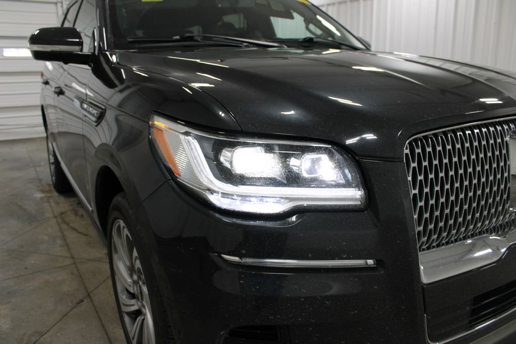 Used 2023 Lincoln Navigator Reserve image 12