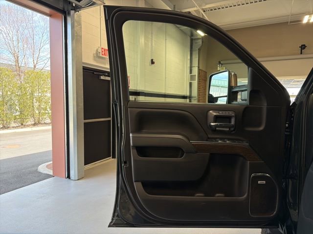 Used 2018 GMC Sierra 2500 Denali w/ Duramax Plus Package AWD/4WD image 10