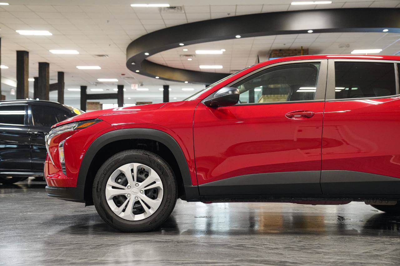 Used 2026 Chevrolet Trax LS FWD image 7