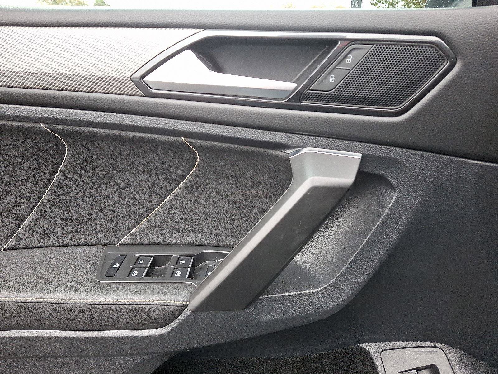 Used 2022 Volkswagen Tiguan SE w/ Panoramic Sunroof Package image 12