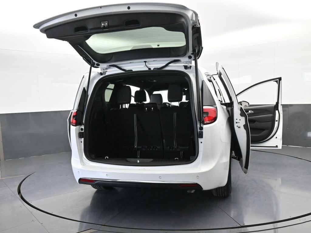 New 2026 Chrysler Pacifica Select image 67