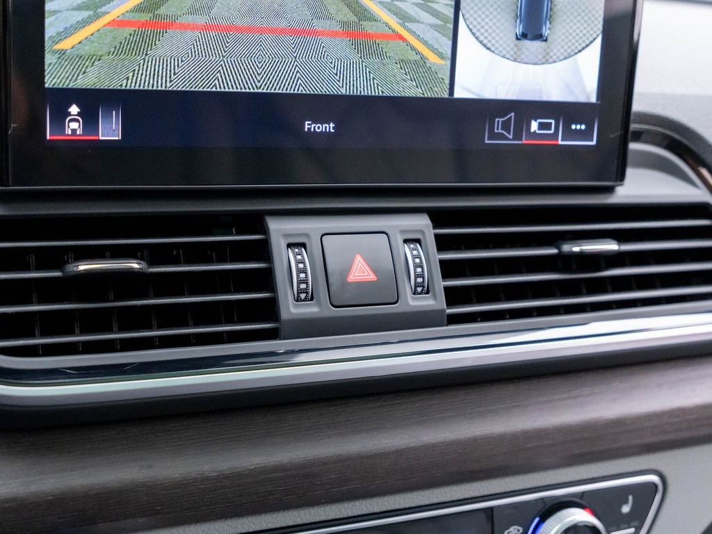 Used 2024 Audi Q5 e Premium Plus w/ Premium Plus Package image 26