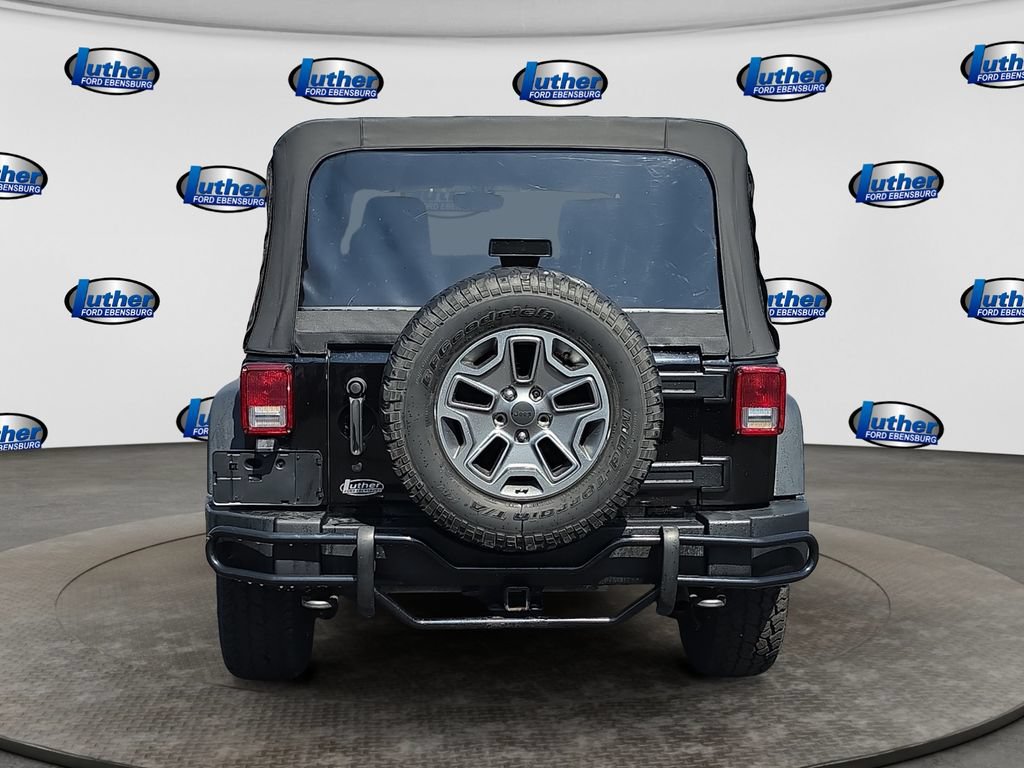 Used 2016 Jeep Wrangler Unlimited Rubicon w/ Connectivity Group AWD/4WD image 4
