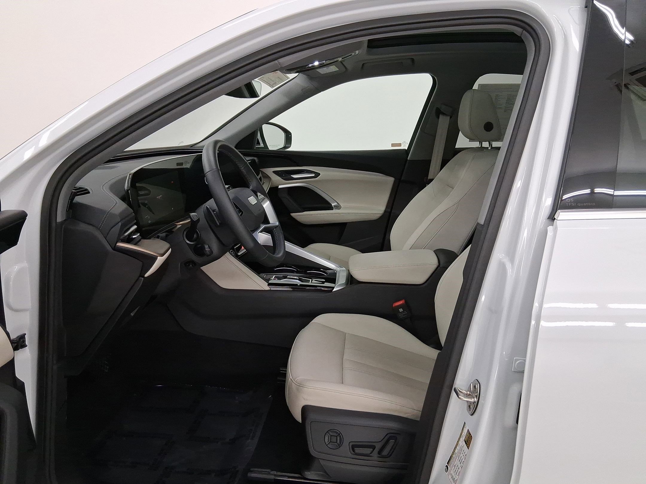 Certified 2025 Audi Q5 Premium w/ Convenience Package image 5