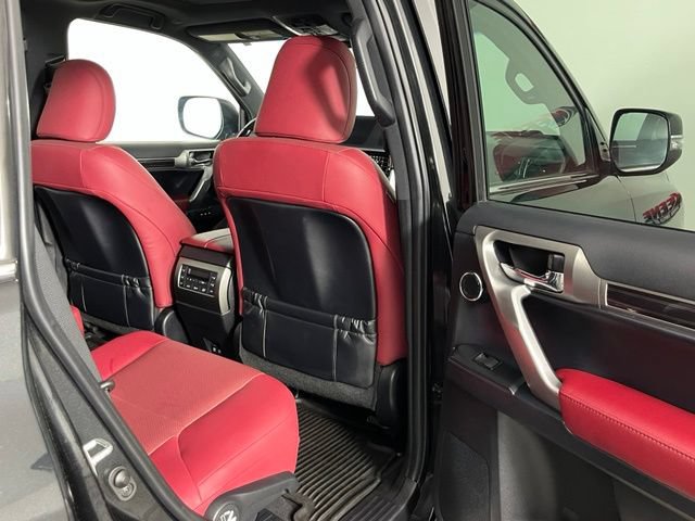 Used 2023 Lexus GX 460 Premium w/ Accessory Package AWD/4WD image 32