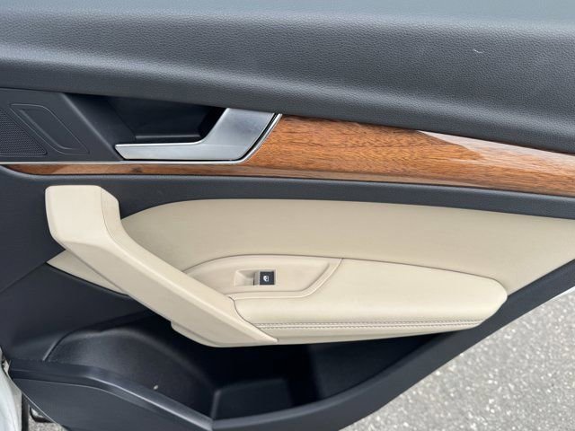 Certified 2022 Audi Q5 2.0T Premium Plus AWD/4WD image 31