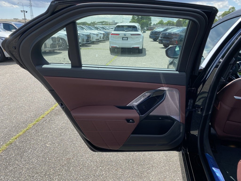 New 2025 BMW i7 xDrive60 image 6