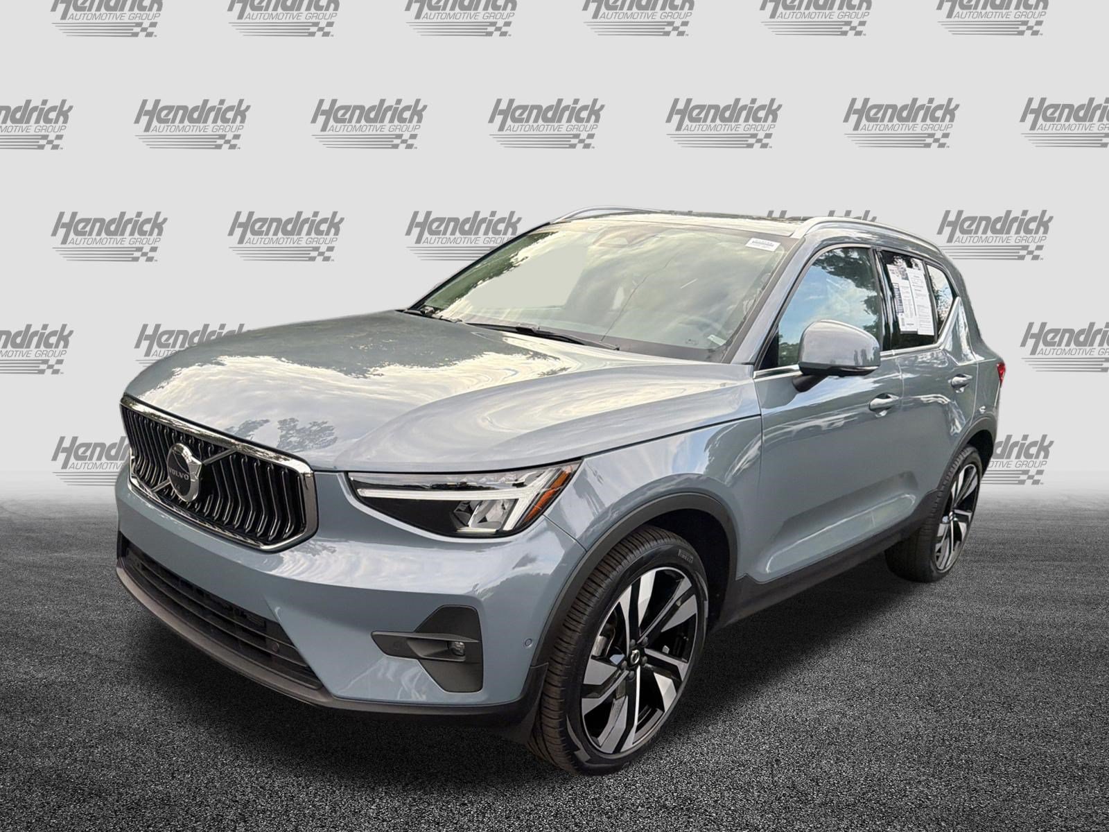 Certified 2023 Volvo XC40 B5 Plus w/ Protection Package Premier AWD/4WD image 5