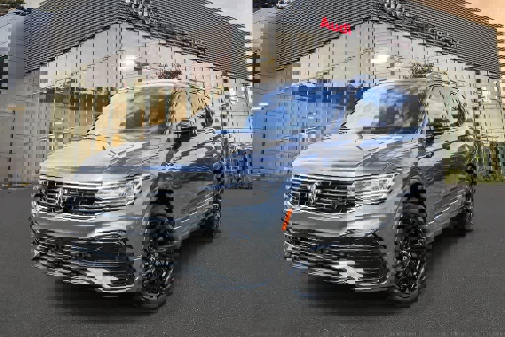 Used 2024 Volkswagen Tiguan SE R-Line image 1