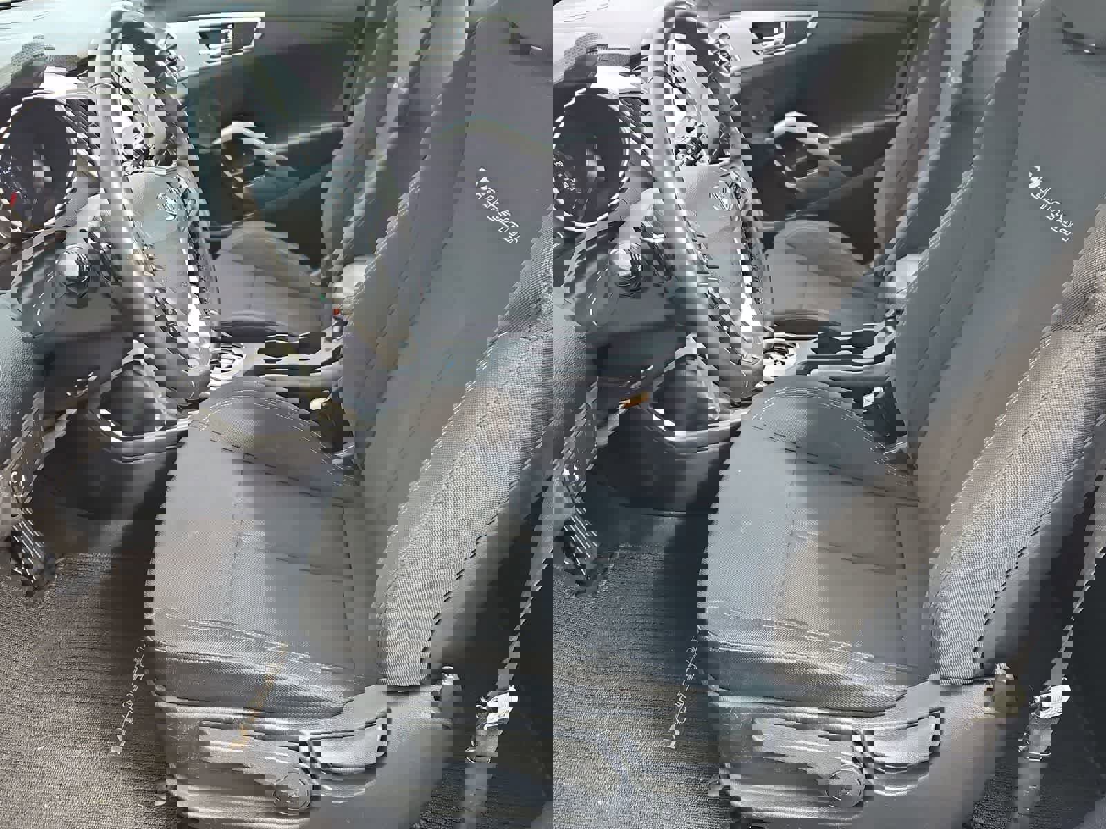 Used 2017 Hyundai Veloster image 16